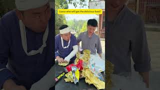 Ermao bullied Songsong, but Songsong still gave him the chicken leg to eat #funny #foodchallenge