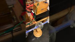 Le tube de Geissler Salukes #science #physique #profbucella #lasciencepeuttout