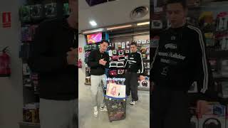 Te voy a comprar todo lo que consigas meter en este carro en 1 minuto.