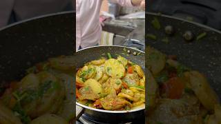 Bas koi haath chumlo mere🤤🙈😂 #nehabisht #ytshorts #cooking #easyrecipes #dinnerideas #aloorecipe