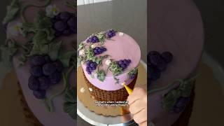 Basketweave piping 4ever 💘🍇 #cakedecorating #shorts